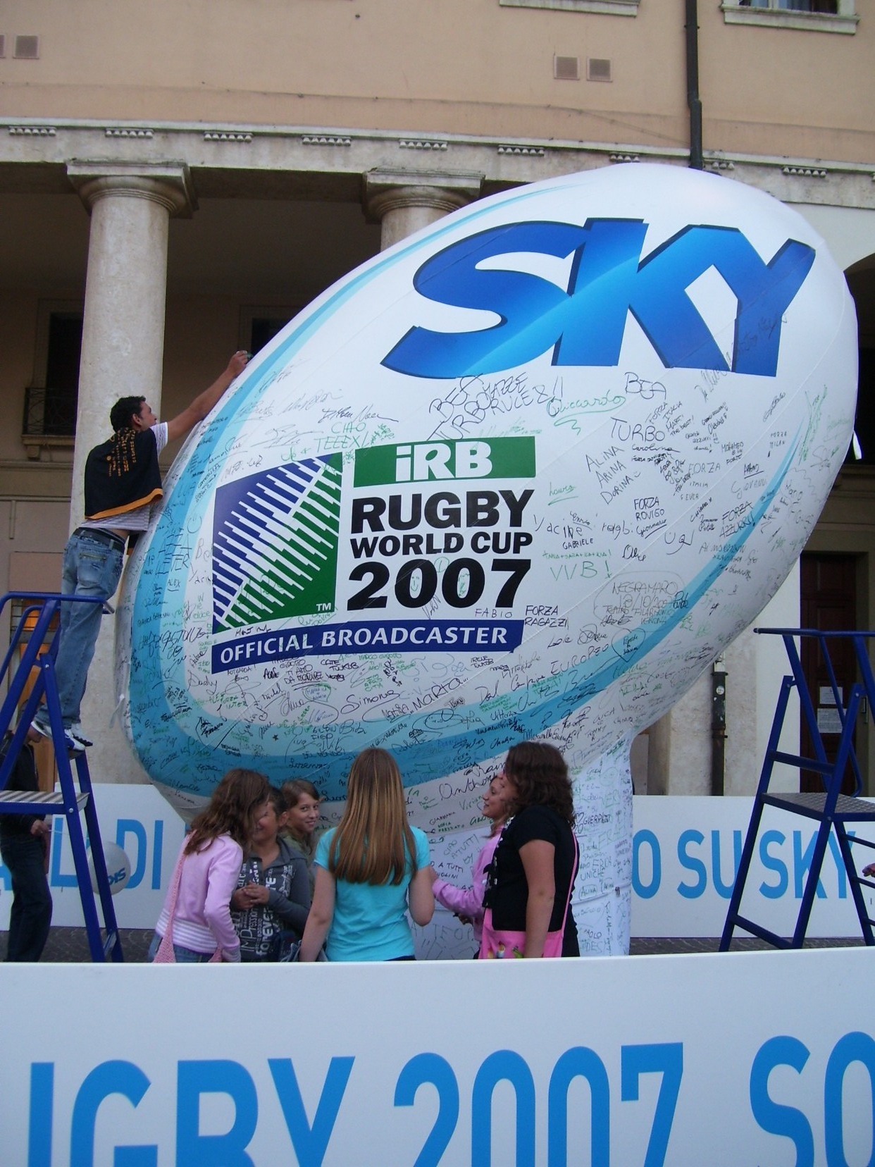 Signature-ball rugby